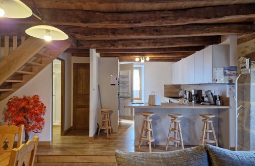 Le Rouget-Pers Cottage | Gite Le Rouget-Pers: Family Retreat with Spa & Breakfast