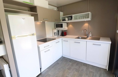Le Rouget-Pers Cottage | Gite Le Rouget-Pers: Family-Friendly Retreat with Spa Access
