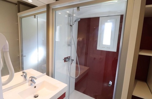 Le Rouget-Pers Cottage | Gite Le Rouget-Pers: Family-Friendly Retreat with Spa Access