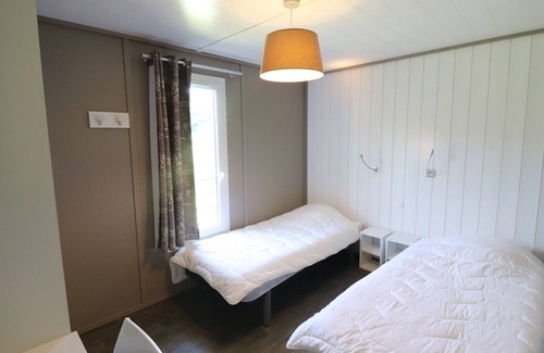 Le Rouget-Pers Cottage | Gite Le Rouget-Pers: Family-Friendly Retreat with Spa Access