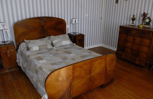 Barsac Cottage | Gite '' le Vieux Pressoir *** '' with swimming pool, children's playground,