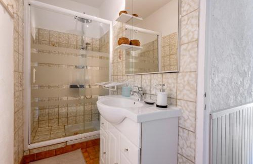 Merindol-les-Oliviers House | Discover Gite Les Aiguillans: Oceanfront Escape with Pool