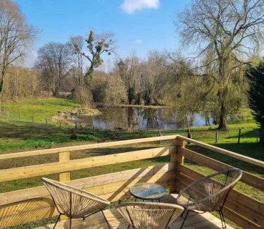 Saint-Josse Apartment | Relaxing Gite "LES CHARMES" with Queen Bed & Pond View