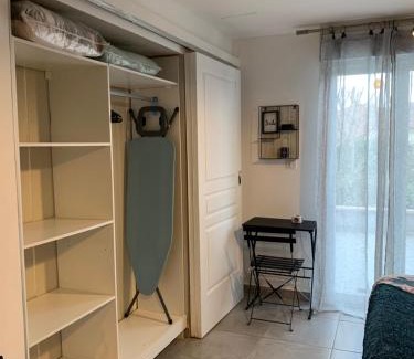Etrez Apartment | Inviting Gite les Combes Terrasse with Pool - Rated 9.4/10