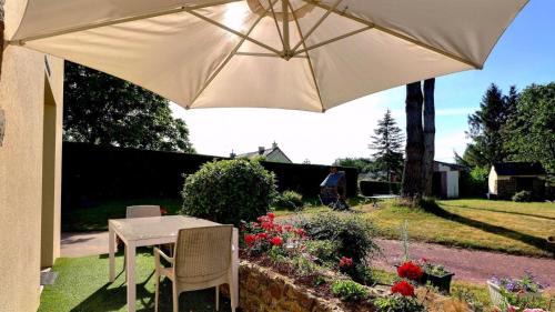 Quedillac House | Gite Les Deux Pins de Trémel: Family-Friendly Retreat with Pool