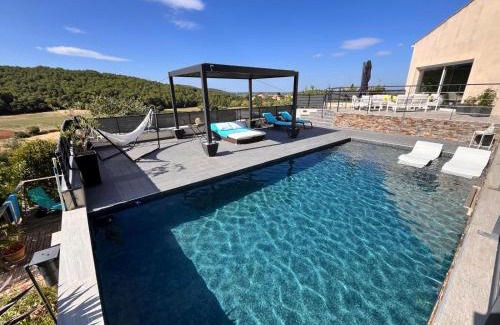Vendemian House | Gite Des Pins: Guest Rated 9.3 with Oceanfront Pool
