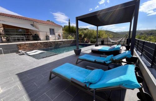 Vendemian House | Gite Des Pins: Guest Rated 9.3 with Oceanfront Pool