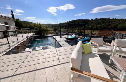 Vendemian House | Gite Des Pins: Guest Rated 9.3 with Oceanfront Pool