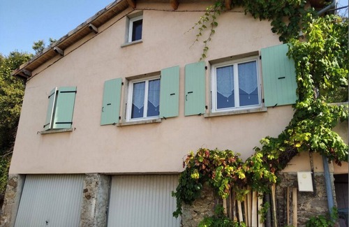 Vals-les-Bains House | Budget-Friendly Gite Les Figères with Family-Friendly Amenities
