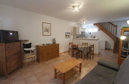 Molleges House | Cozy Gite Les Glycines with Pool and Kitchen Amenities