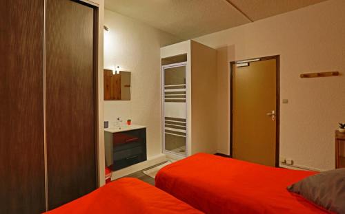 Monetier-les-Bains House | Pet-Friendly Gite Les Guibertes with Oceanfront Views