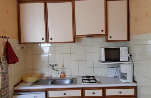 Mostuejouls Apartment | Scenic Gite Gorges du Tarn with Pool & Pet-Friendly Options
