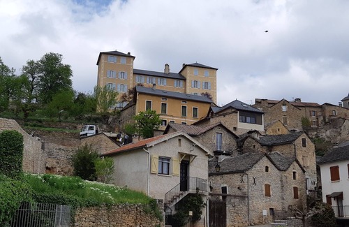 Mostuejouls Apartment | Scenic Gite Gorges du Tarn with Pool & Pet-Friendly Options