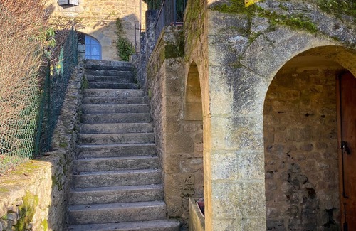 Montfort House | gite les noyers