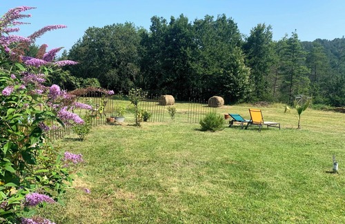 Savignac-de-Miremont Apartment | Gite Les orchidées