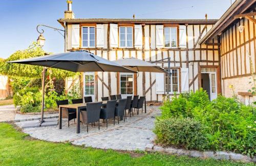 Louvemont House | Relax at Gite les Oiseaux in Louvemont with Heated Pool