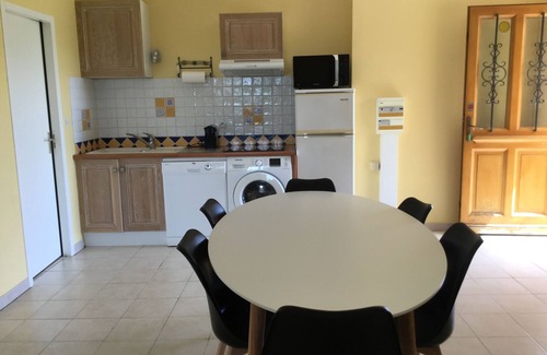 Le Cres House | Relaxing Gite Les Oliviers: Poolside Retreat Near Montpellier