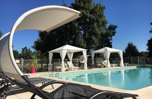 Le Cres House | Relaxing Gite Les Oliviers: Poolside Retreat Near Montpellier