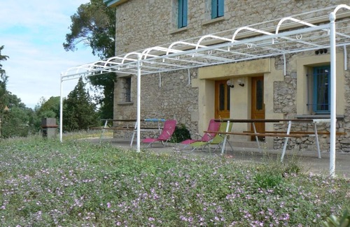 Le Cres House | Relaxing Gite Les Oliviers: Poolside Retreat Near Montpellier