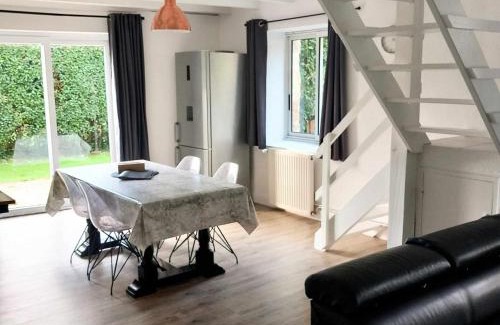 Plobannalec-Lesconil House | Idyllic Gite Les Sables Blancs with Oceanfront Pool