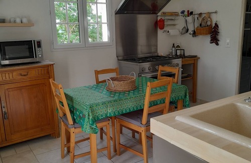 Mormoiron House | Gîte "Les Vignes": Heated Pool & Scenic Mt Ventoux Views