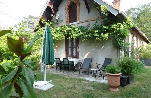 Ligny-le-Ribault Cottage | Cozy Gite Ligny-le-Ribault: Ideal Studio for Two