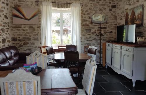Gagnieres House | Discover Ardèche Mas de la Châtaigneraie gîte lilas Retreat