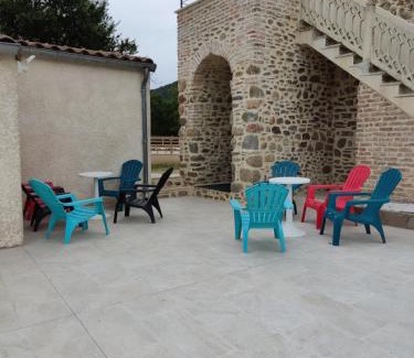 Gagnieres House | Discover Ardèche Mas de la Châtaigneraie gîte lilas Retreat
