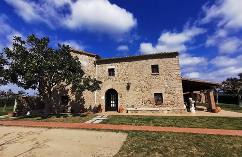Llagostera Cottage | Gite Llagostera: Family-Friendly Getaway with Private Pool