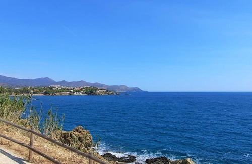 Llanca Cottage | Gite Llançà: Oceanfront Retreat for Families and Friends