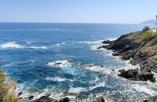 Llanca Cottage | Gite Llançà: Oceanfront Retreat for Families and Friends