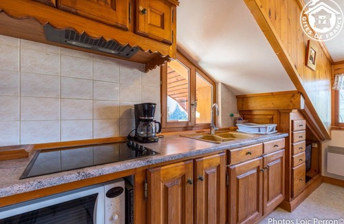 Great Alpine Road House | Cozy Gite Near Champagny en Vanoise with Great Amenities