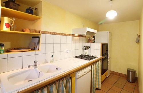 Lorcieres Cottage | Comfortable Gite Lorcières: Family-Friendly Getaway