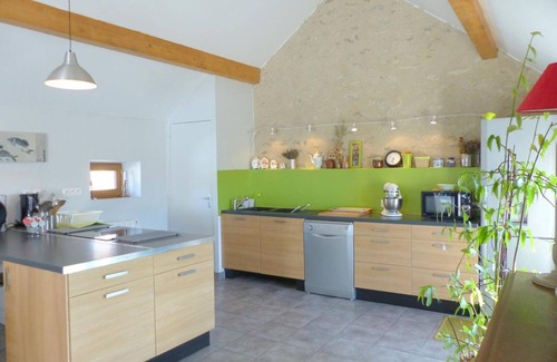 Louroux-de-Bouble Cottage | Family-Friendly Gite Louroux-de-Bouble with Spa Amenities