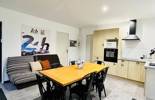 Mansigne Cottage | Comfortable Gite Mansigné: Ideal for Families & Pets