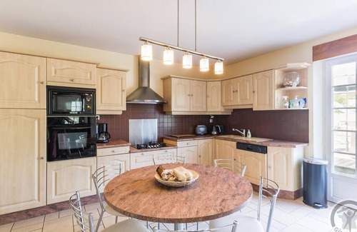 Marchesieux Cottage | Inviting Gite Marchésieux: Ideal for Families and Pets