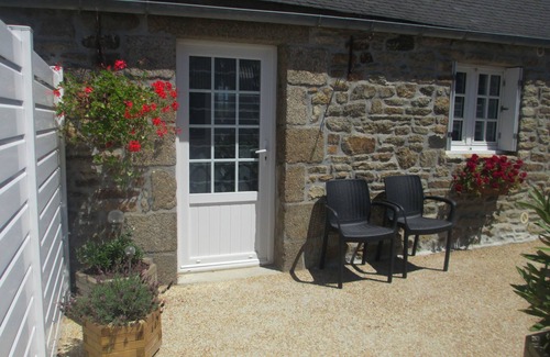 Landunvez House | Seaside Getaway: Gite Menhir with Ocean Views & Spa