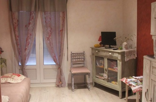 Meusnes Cottage | Cozy Gite Meusnes: Perfect Getaway for Two with Kitchen