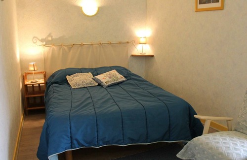 Milhac-de-Nontron Cottage | Cozy Gite Milhac-de-Nontron: Family-Friendly Getaway