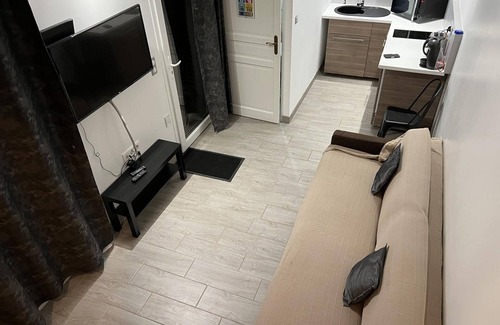 Montmarault Cottage | Cozy Gite Montmarault: Pet-Friendly with Pool & Spa