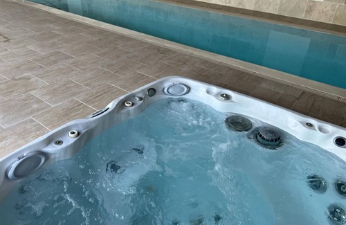 Montmarault Cottage | Cozy Gite Montmarault with Pool, Spa & Family Amenities