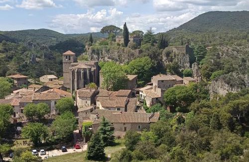 Moureze Villa | GITE Mourèzeva: Oceanfront Oasis with Pool & 10/10 Rating