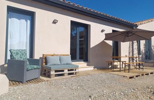 Moureze Villa | GITE Mourèzeva: Oceanfront Oasis with Pool & 10/10 Rating