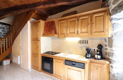 Moussages Cottage | Cozy Gite Moussages: Pet-Friendly Retreat for 3 Guests