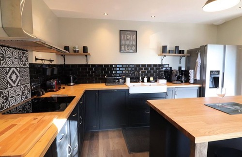 Moussages Cottage | Cozy Gite Moussages: Family-Friendly with Private Pool