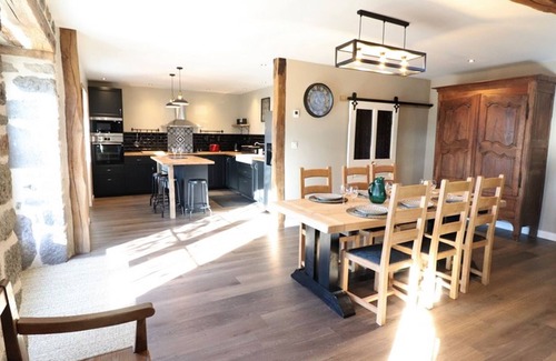 Moussages Cottage | Cozy Gite Moussages: Family-Friendly with Private Pool