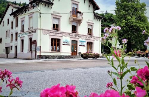 Ventron Apartment | Gite Myrtille: Cozy Retreat with Spa & Games Room Awaits