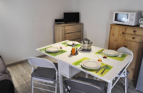Irodouer House | Cozy Gite by Saint Malo with Oceanfront Pool & Breakfast