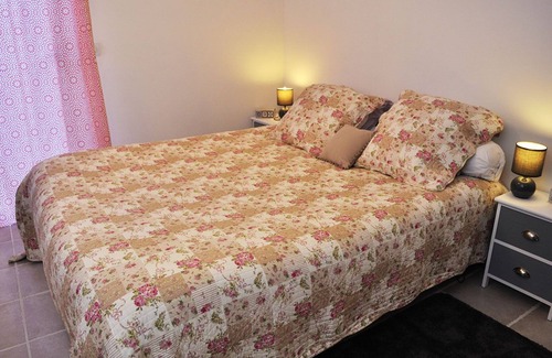 Irodouer House | Cozy Gite by Saint Malo with Oceanfront Pool & Breakfast