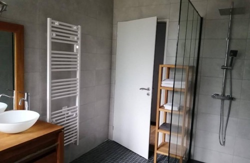 Labatut Apartment | Gite Neuf: Cozy Retreat with Pool & Lake View